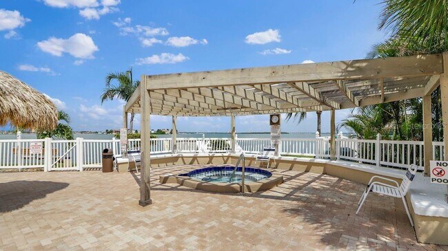 Building Photo - 6322 Palma Del Mar Blvd S