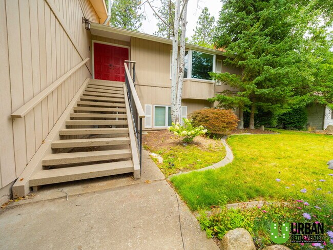 Building Photo - 8421 E Columbia Dr