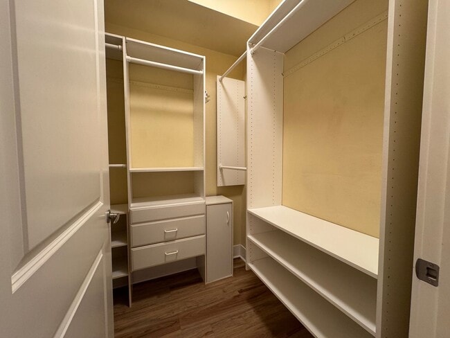 Building Photo - 1 Bed 1 Bath Condo Unit in Downtown Bellingham with Garage Parking