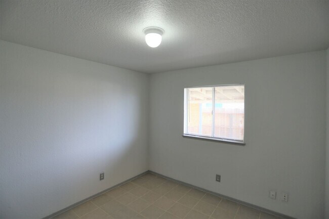 Building Photo - Great home on a cul de sac