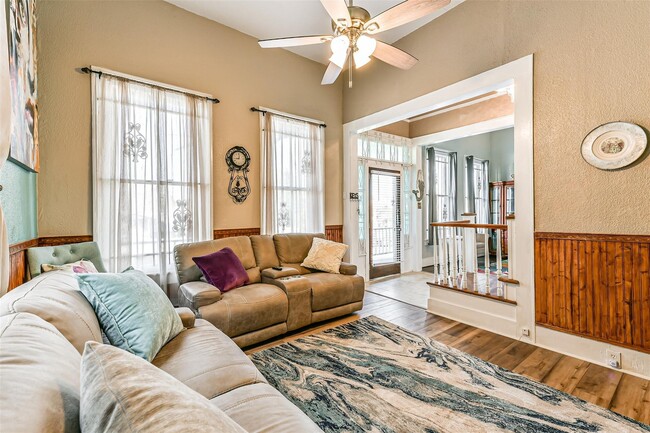 Building Photo - 1421 Winnie St