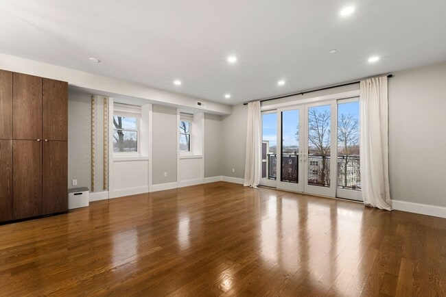 Building Photo - 34 Dix St