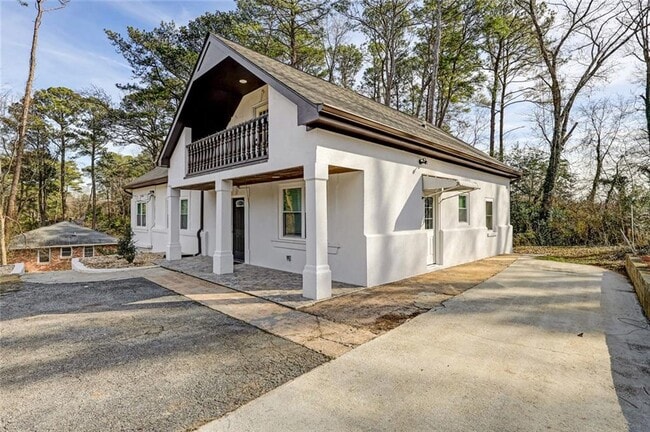 Building Photo - 1887 Shalimar Dr NE