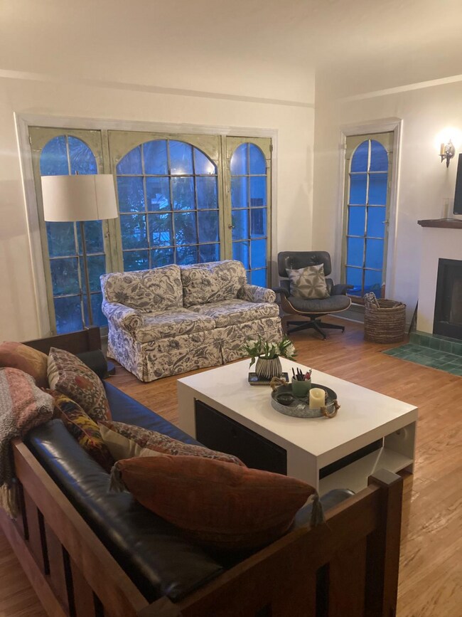 Building Photo - 1549 Rendall Pl