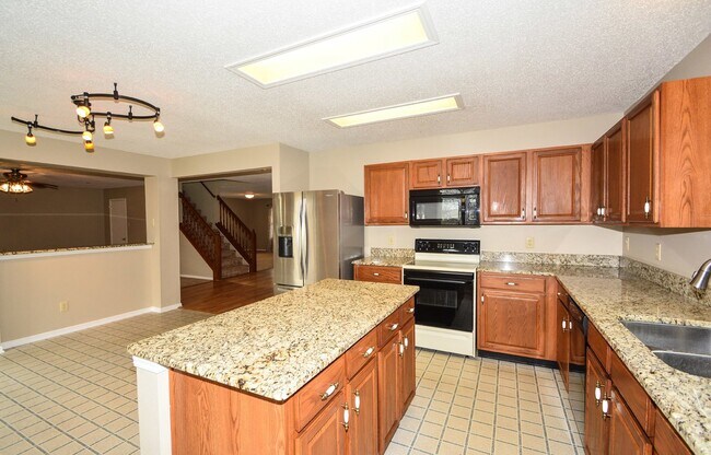 Building Photo - "Spacious 3-Bed Retreat in Fishers with El...