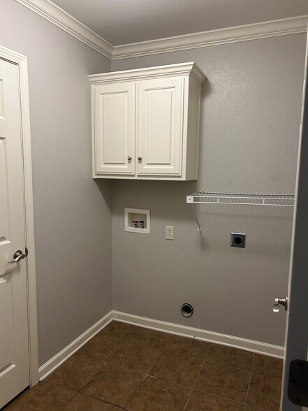 Building Photo - 267 Creek View Dr