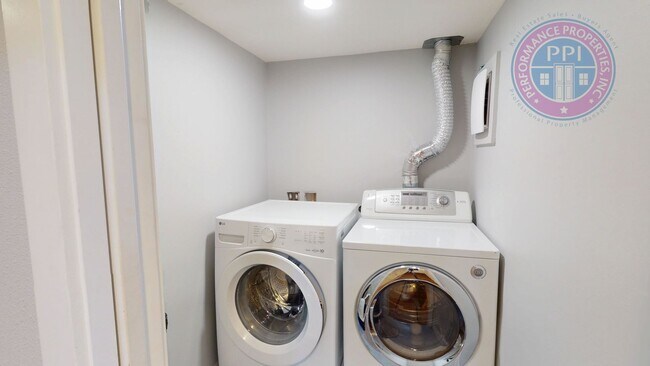 Building Photo - 2626 SE 64th Ave