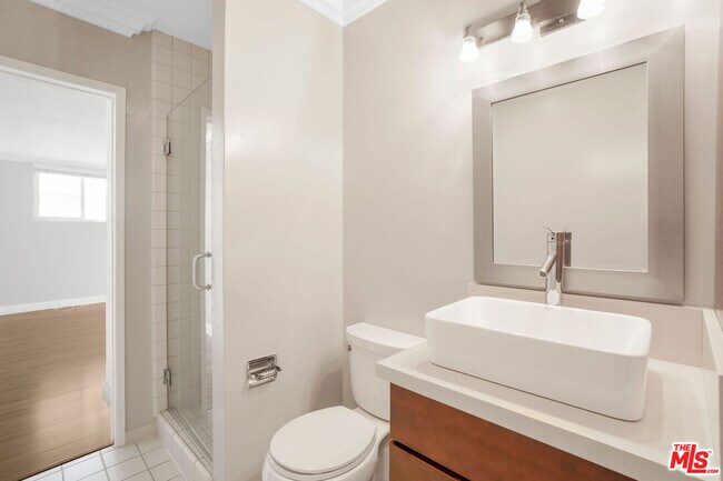 Building Photo - 248 S Doheny Dr