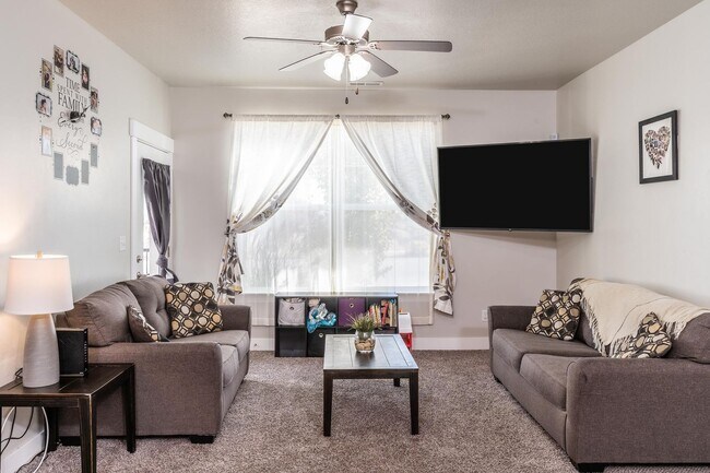 Building Photo - Fantastic Condo in Herriman City Center!