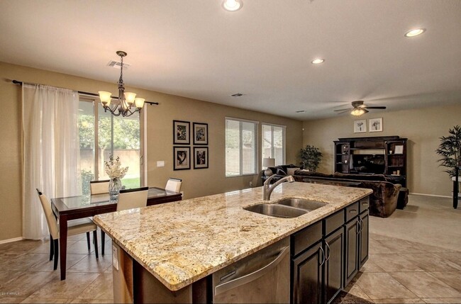 Building Photo - Beautiful 4BR Gated Home in Lehi Crossing ...