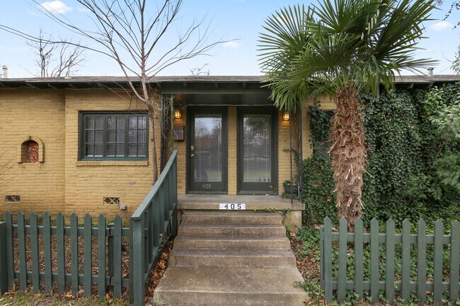 Building Photo - 405 N Praire