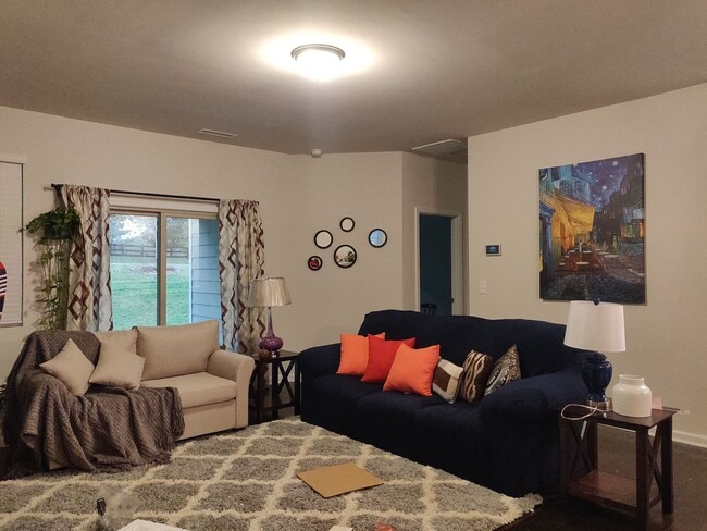 Building Photo - 2214 Gregor Overlook Ln