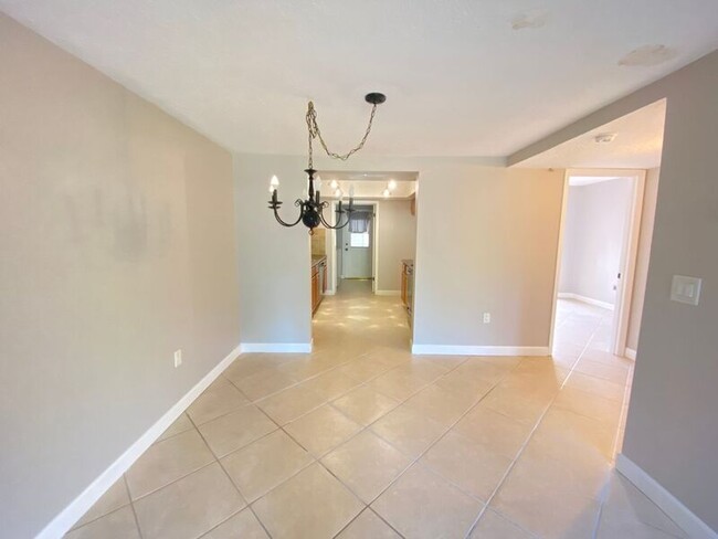 Building Photo - 1718 Gulfview Dr