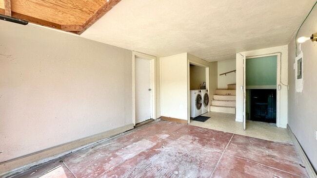 Building Photo - Large & Sunny House & Backyard in a Tranquill Neighborhood of El Cerrito