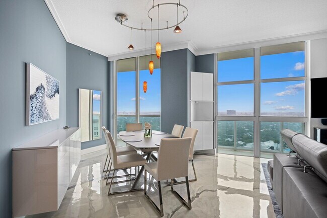 Building Photo - 347 N New River Dr E