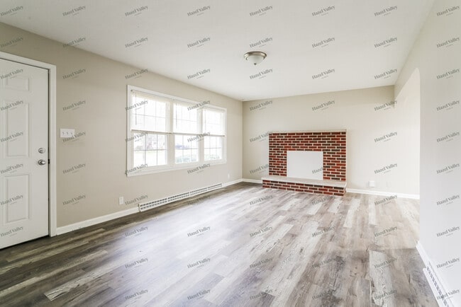 Building Photo - 107 Spring St