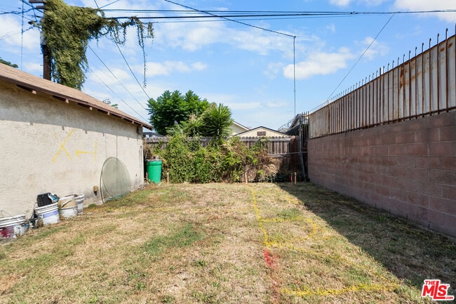 Building Photo - 1351 W 70th St