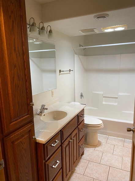 Building Photo - 1410 S Lighthouse Pl