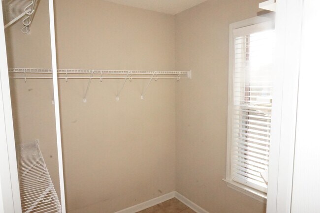 Building Photo - 5144 Jon Oak Dr