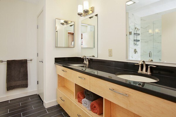 Building Photo - 22 Cottage Park Ave