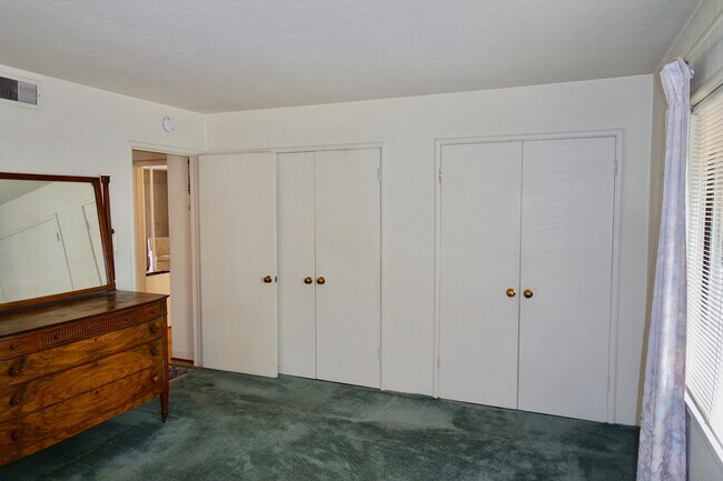 Building Photo - Willow Glen House with Spacious Yard