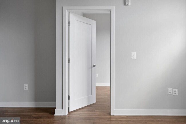 Building Photo - 989 S Buchanan St