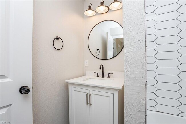 Building Photo - 1914 King St