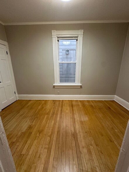 Building Photo - 2527 S Howell Ave