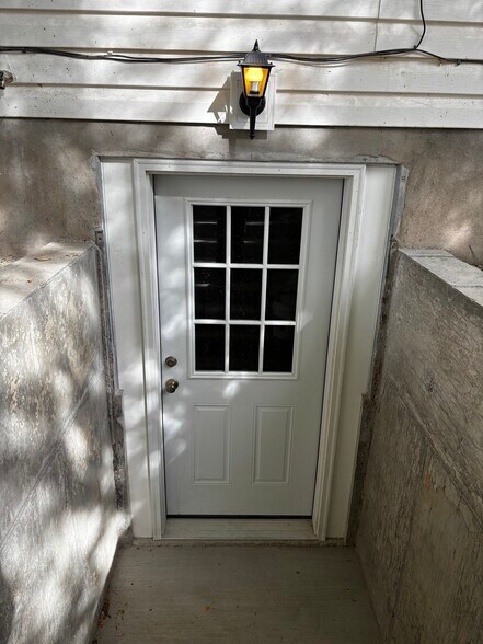 Building Photo - 1295 Riverview Dr