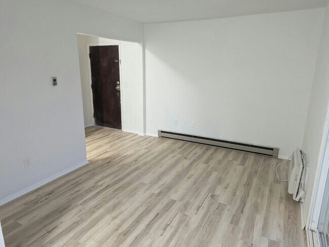 Building Photo - 23 S River St