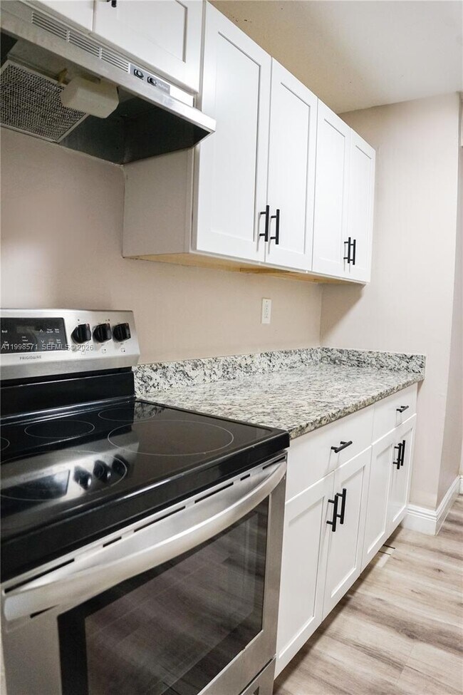Building Photo - 4280 Woodside Dr