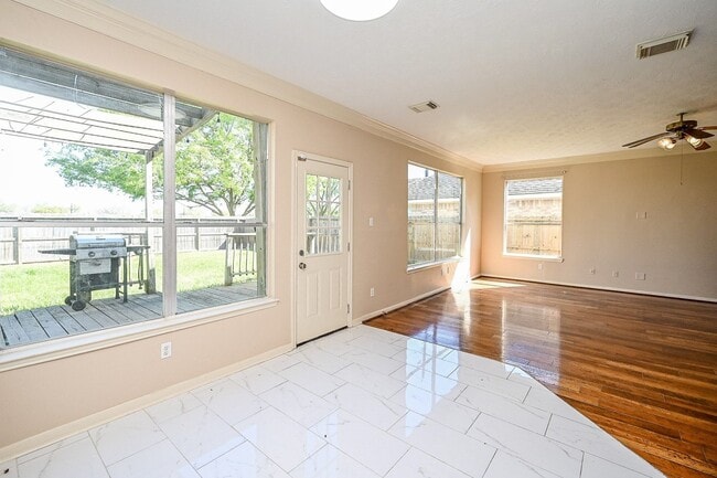 Building Photo - 4815 Knights Branch Dr