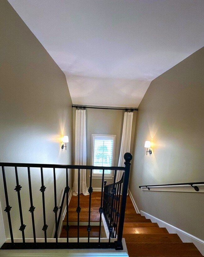 Building Photo - 5 Bedroom /4 Bath House in LAKELAND!!!