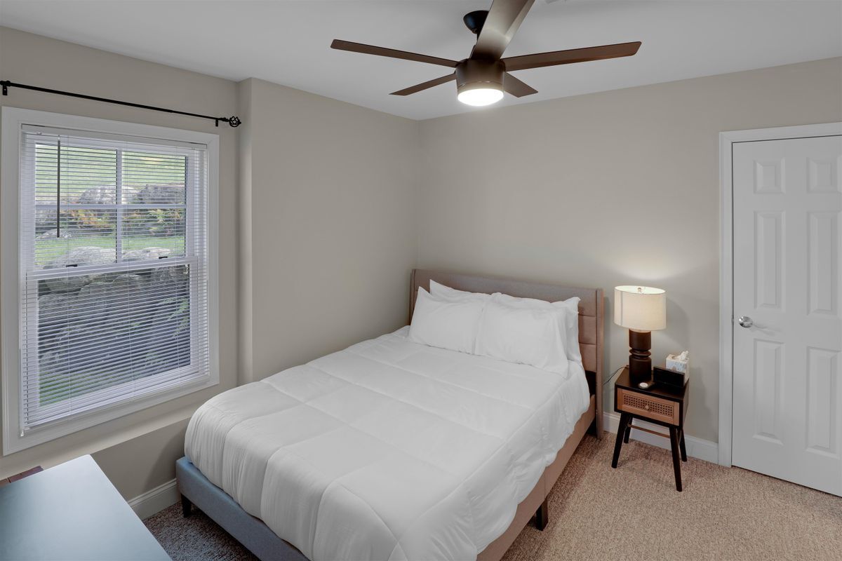 Building Photo - 13 Greenscapes, 9