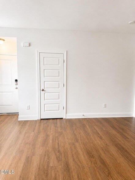 Building Photo - 602 Market Grove Dr