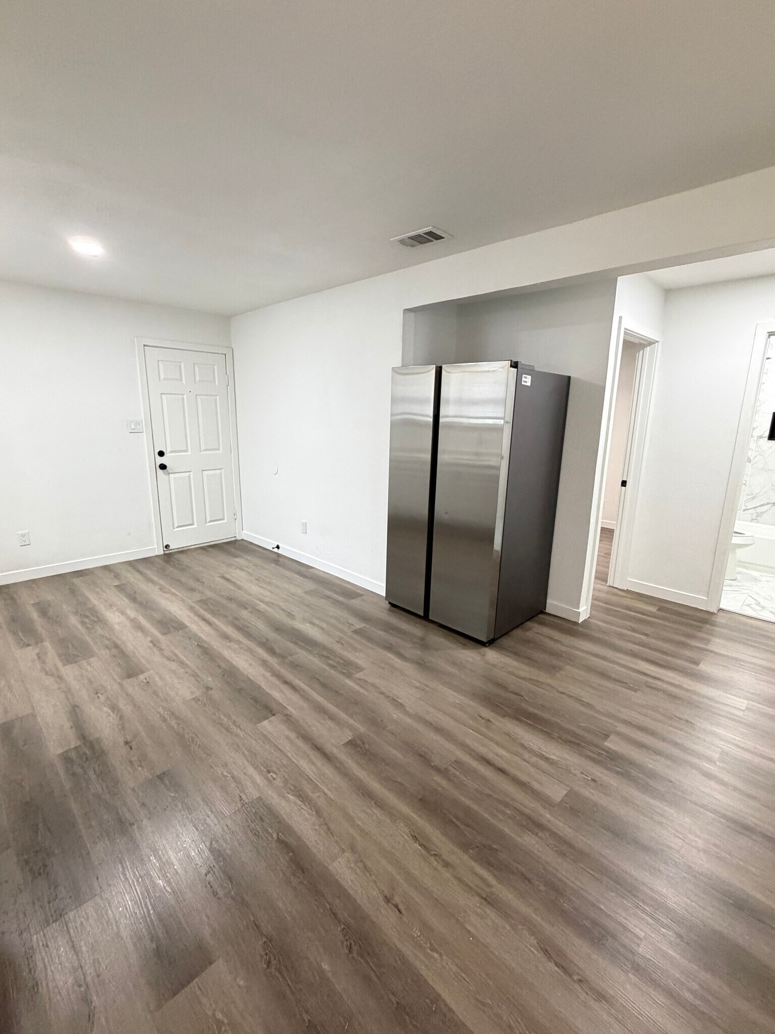 Building Photo - 3500 E Rosedale St