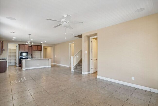 Building Photo - Welcome to this Charming 5 bedroom, 3.5 ba...