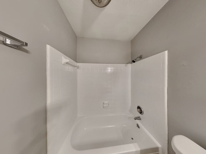 Building Photo - 15727 Cascade Point Dr