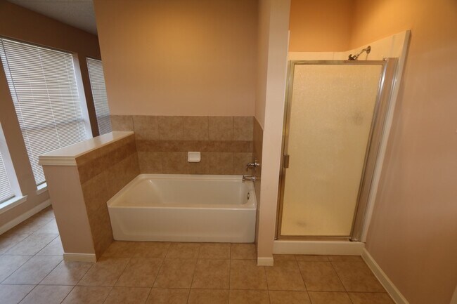 Building Photo - 12510 Sableleaf Dr
