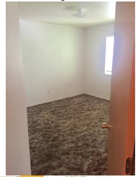 Building Photo - 344 Caswell Ave W