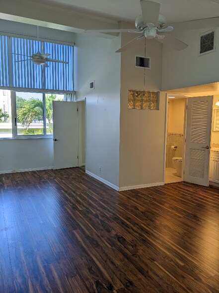 Primary Photo - 132 Wettaw Ln