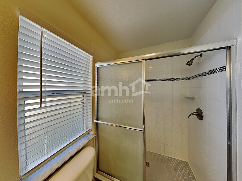 Building Photo - 331 Valley Edge Dr