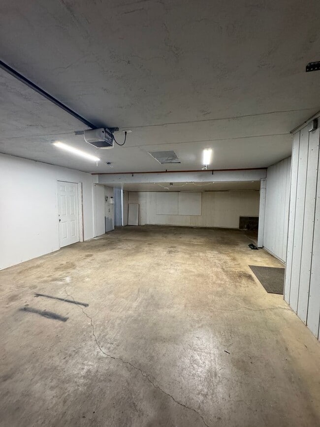 Building Photo - Canyonville 3 Bedroom 2 Bath with Garage a...