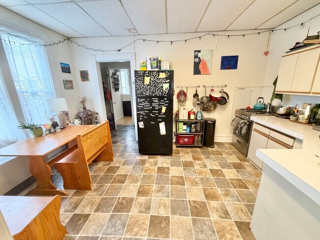 Building Photo - 81-83 Monroe Street