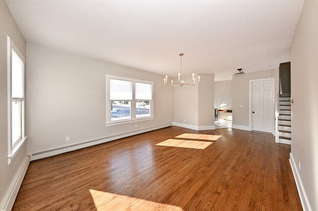 Building Photo - 62 Elm St