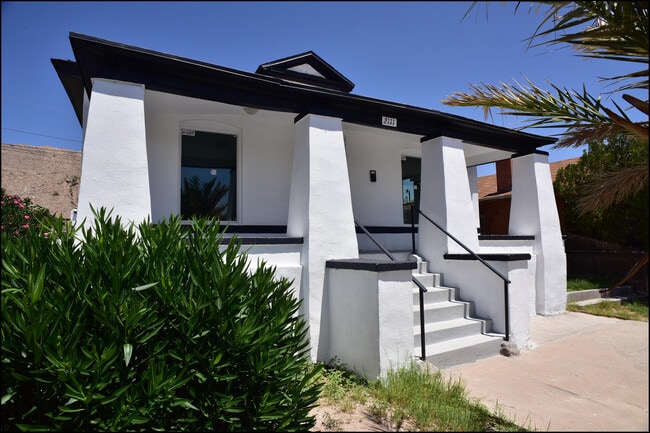 Building Photo - 2111 Portland Ave