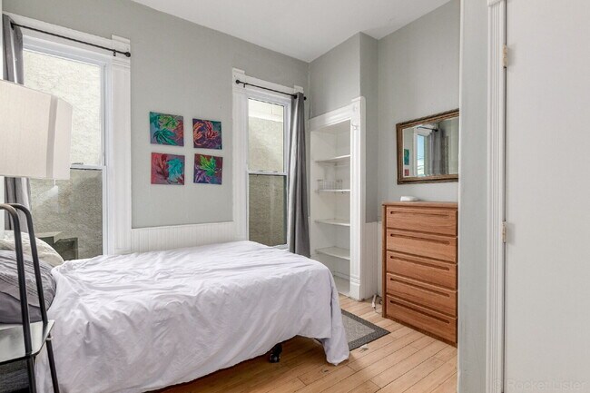 Building Photo - Lovely Victorian duplex for rent 2 bed / 1 bath