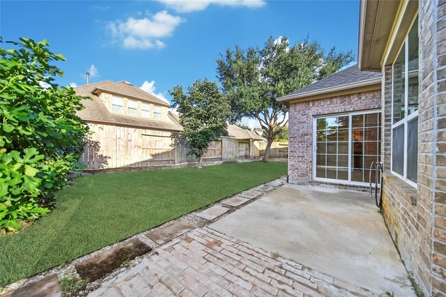 Building Photo - 25208 Forest Ledge Dr