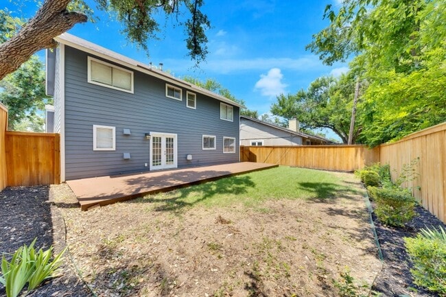 Building Photo - 9731 Meadowheath Dr
