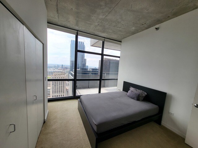 Building Photo - 235 W Van Buren St